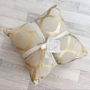 Set of 2 Accent Pillows